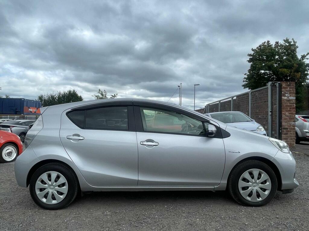 Toyota Aqua Hybrid 1.5 Euro 5 Silver #6