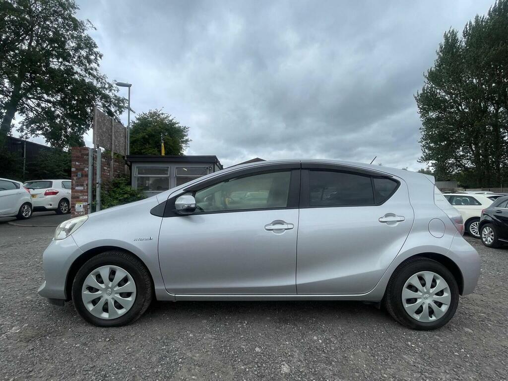 Toyota Aqua Hybrid 1.5 Euro 5 Silver #4