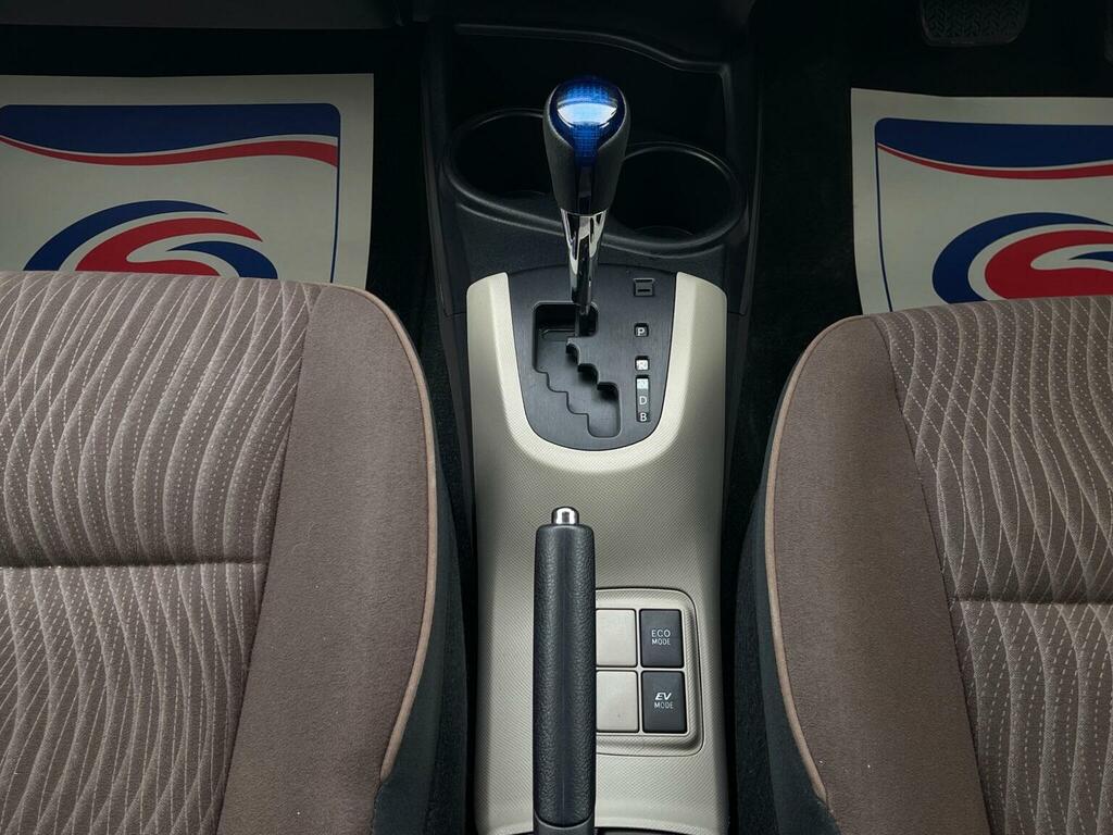 Toyota Aqua Auto White #18