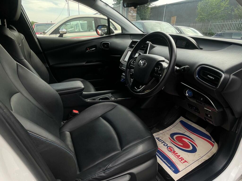 Toyota Prius Excel Tss 5-Door White #8