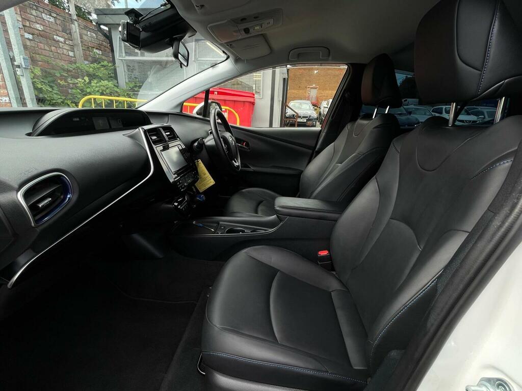 Toyota Prius Excel Tss 5-Door White #14