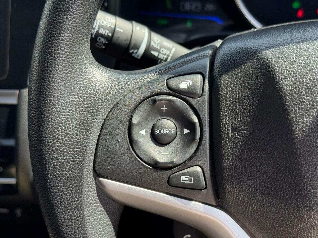 Honda Fit 1.5 Hybrid 201414 5 Seats Fresh Import, Fin White #28