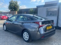 Toyota Prius 1.8 Hybrid Cvt Hatchback White #31