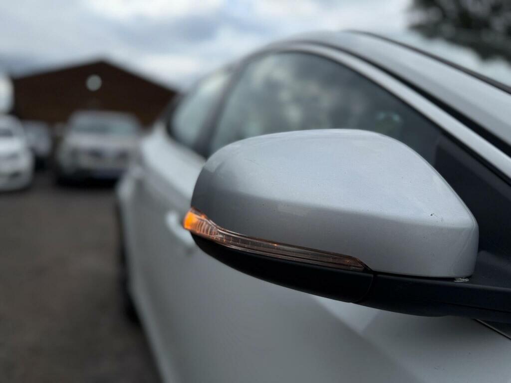 Volvo V40 1.6 T2 R Design Hatchback Euro 5 White #46