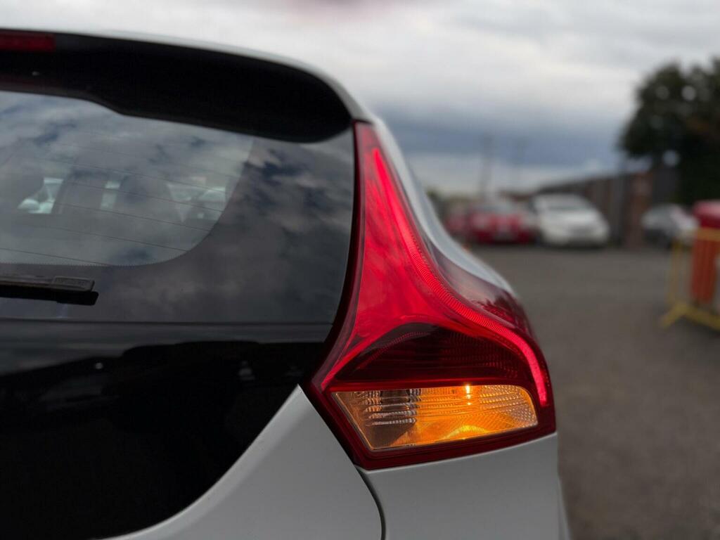 Volvo V40 1.6 T2 R Design Hatchback Euro 5 White #48