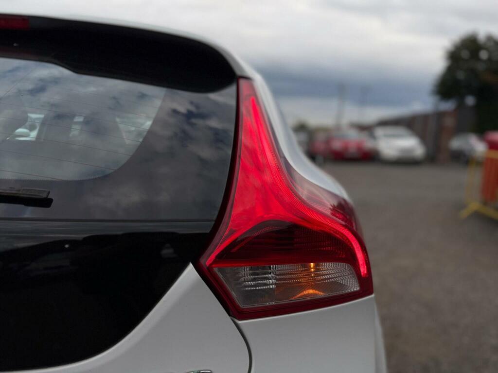 Volvo V40 1.6 T2 R Design Hatchback Euro 5 White #47