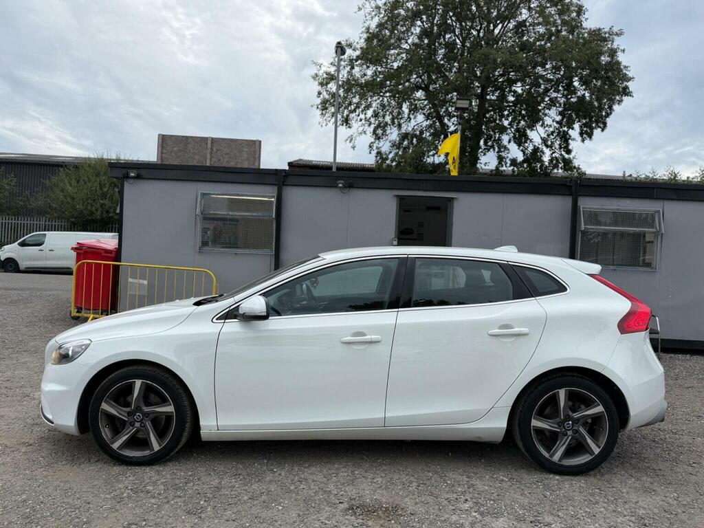 Volvo V40 2.0 D2 R-design Euro 6 Ss White #4