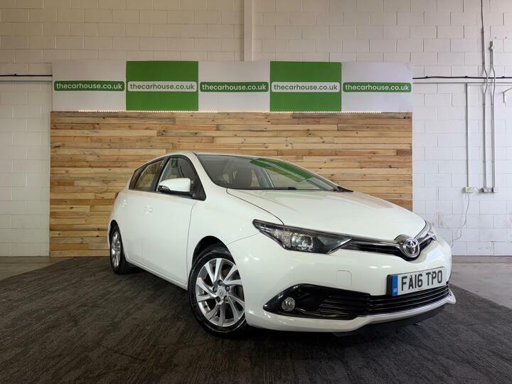 Toyota Auris 1.6 D-4d Business Edition Euro 6 Ss White #4