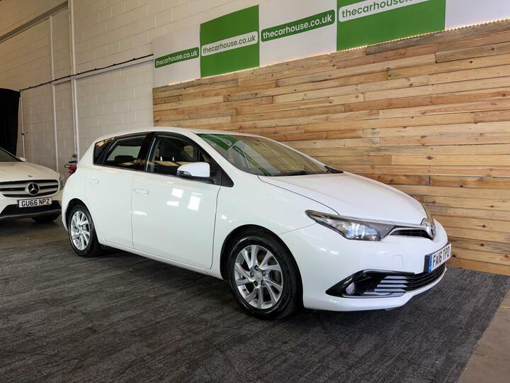 Toyota Auris 1.6 D-4d Business Edition Euro 6 Ss White #6