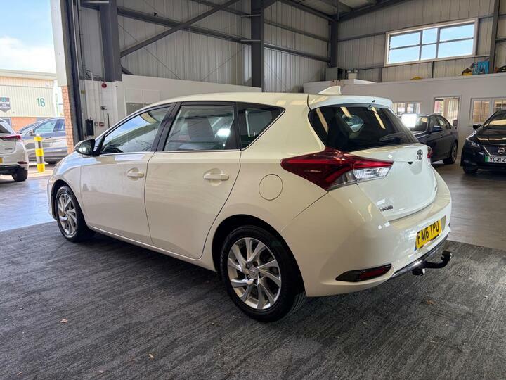 Toyota Auris 1.6 D-4d Business Edition Euro 6 Ss White #3