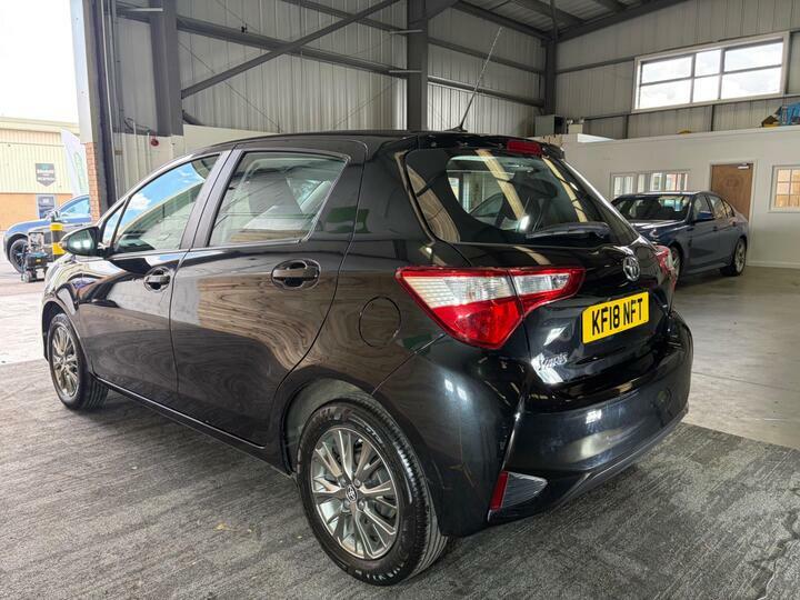 Toyota Yaris 1.5 Vvt-i Icon Euro 6 Black #4