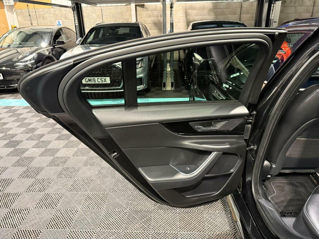 Jaguar XE 2.0 P250i R-dynamic S Saloon Euro Black #31