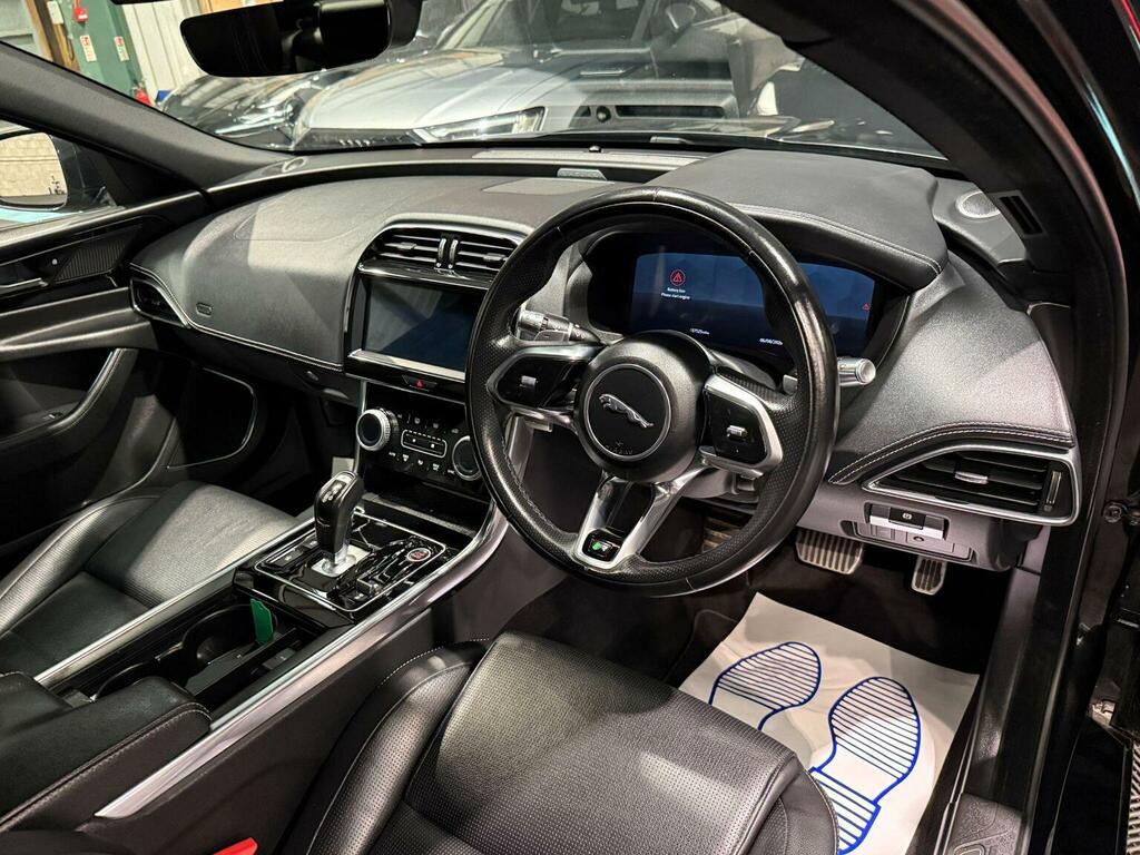 Jaguar XE 2.0 P250i R-dynamic S Saloon Euro Black #18