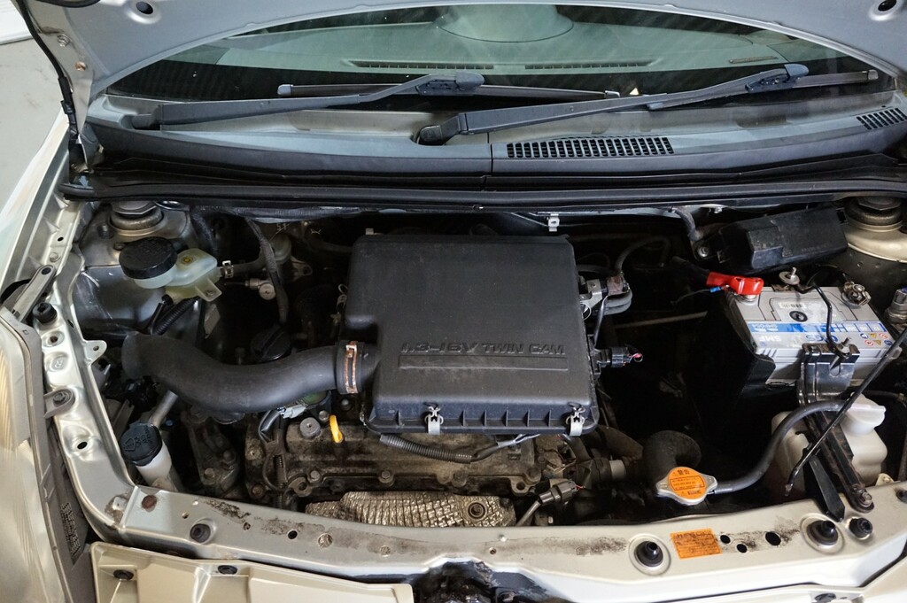 Daihatsu Sirion 1.0 Se Red #28