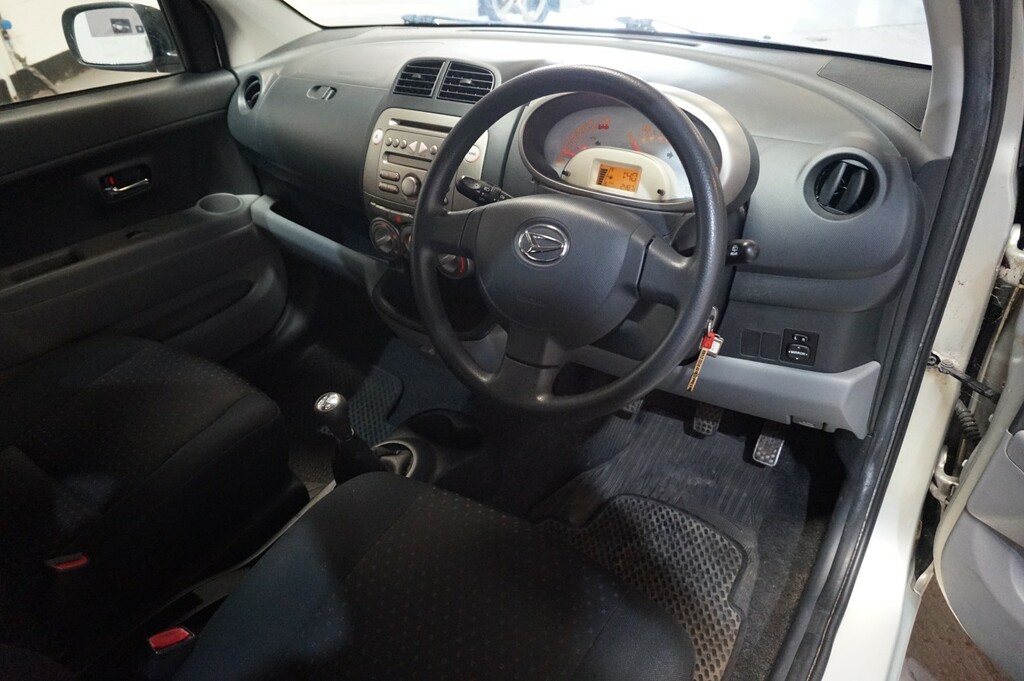 Daihatsu Sirion 1.0 Se Red #8