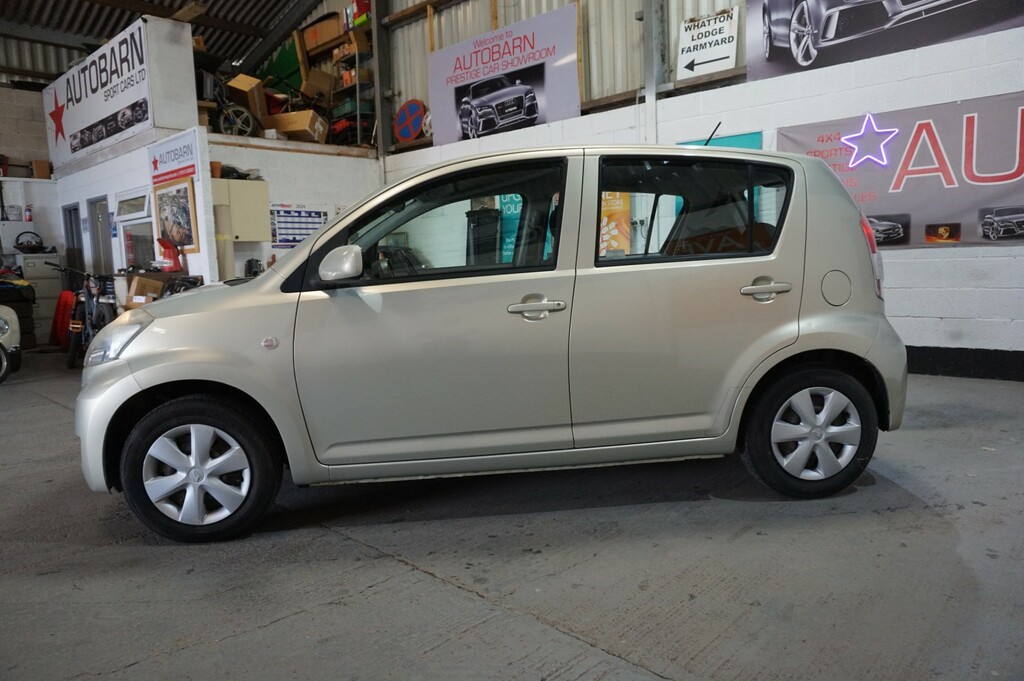 Daihatsu Sirion 1.0 Se Red #7