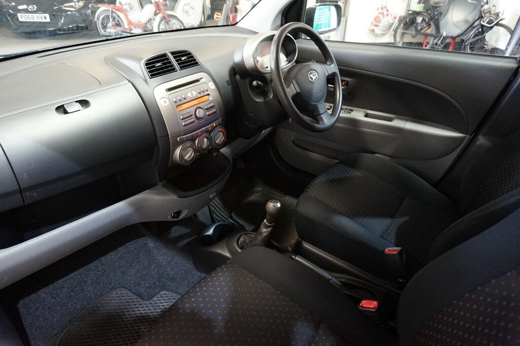 Daihatsu Sirion 1.0 Se Red #17