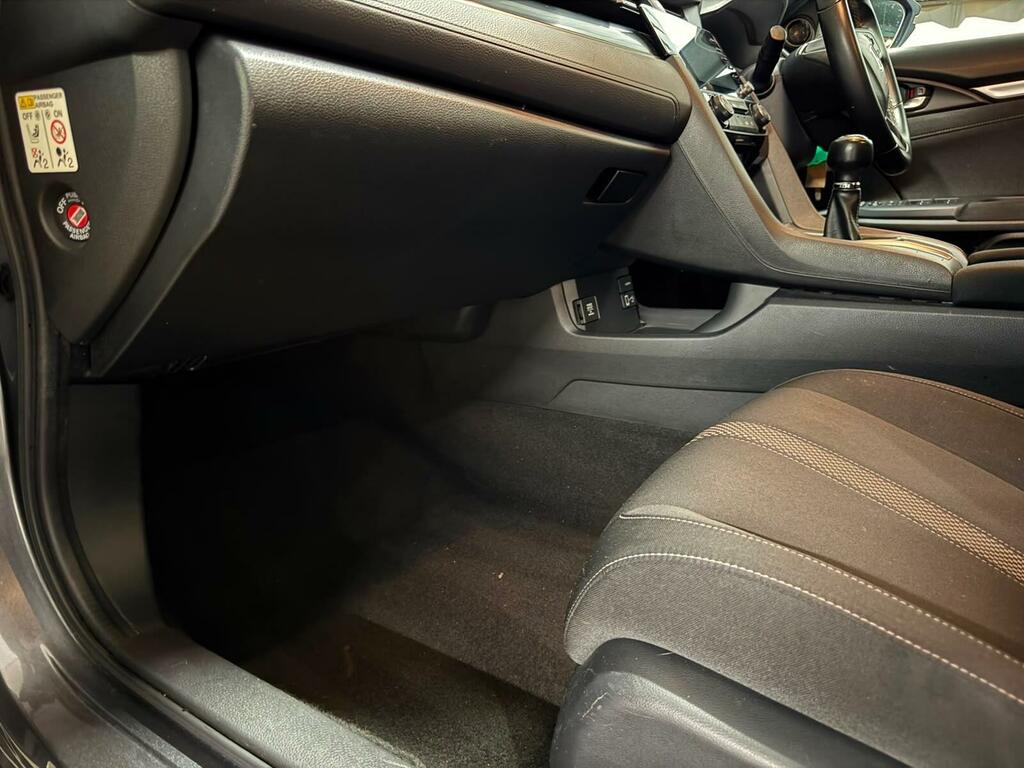 Honda Civic 1.5 Vtec Turbo Sport 5-Door Red #20