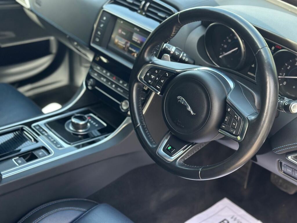 Jaguar XE Petrol Black #4