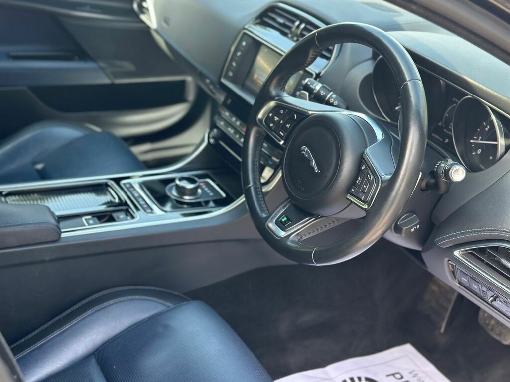 Jaguar XE Saloon 2.0I Gpf R-sport Euro 6 Ss 201 White #31