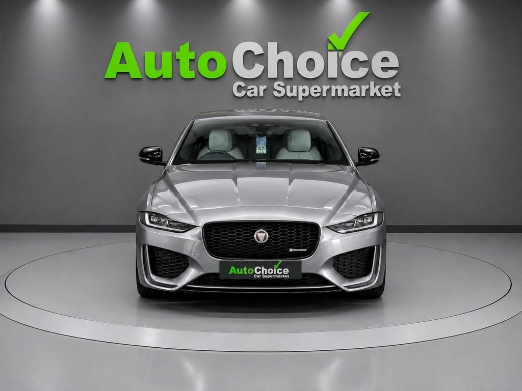 Jaguar XE 2L R-dynamic Se Black Grey