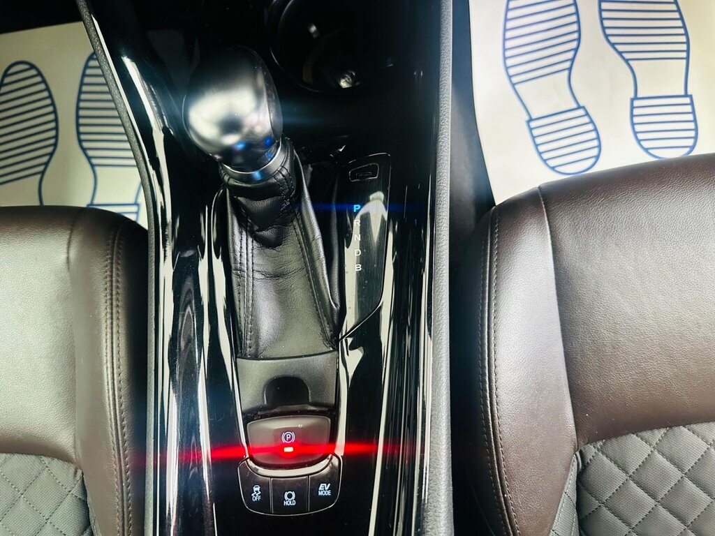 Toyota C-Hr Icon White #30
