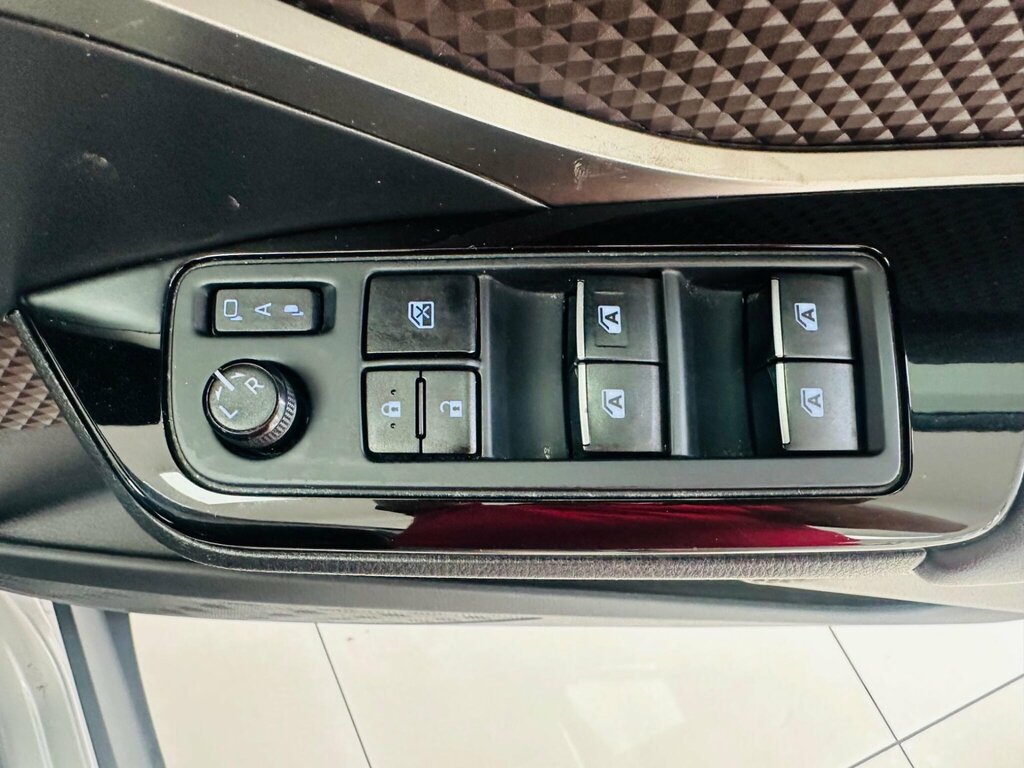 Toyota C-Hr Icon White #23