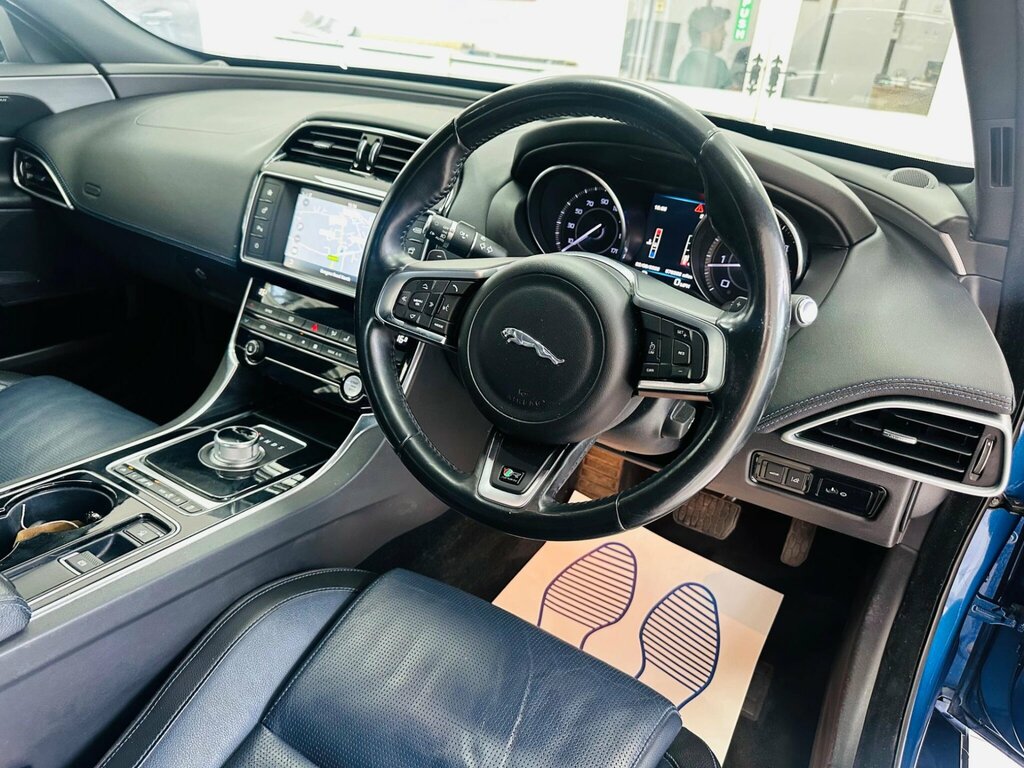 Jaguar XE 2.0D Prestige Saloon Red #18