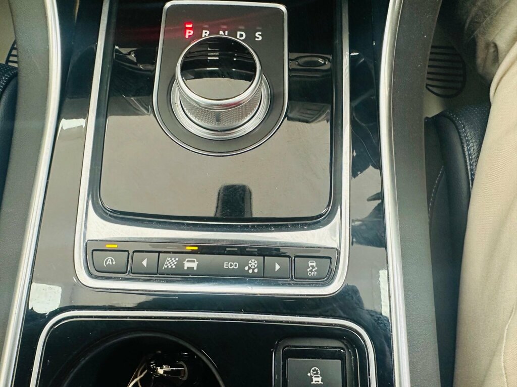 Jaguar XE 2.0D Prestige Saloon Red #31