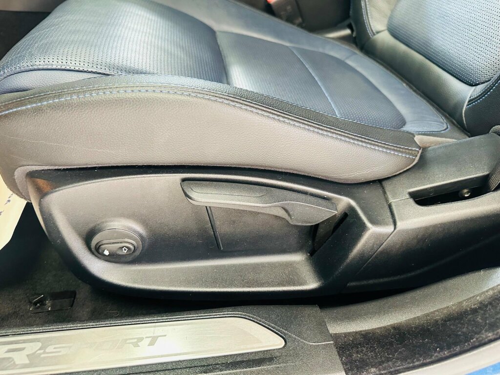 Jaguar XE 2.0D Prestige Saloon Red #36