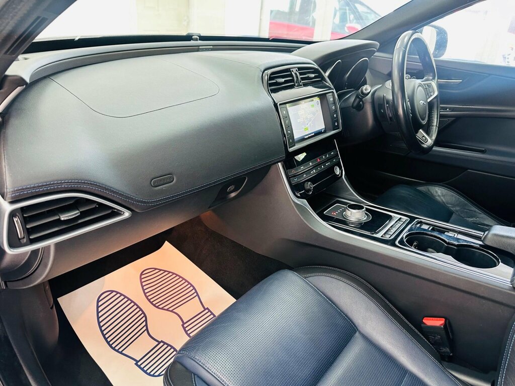 Jaguar XE 2.0D Prestige Saloon Red #37