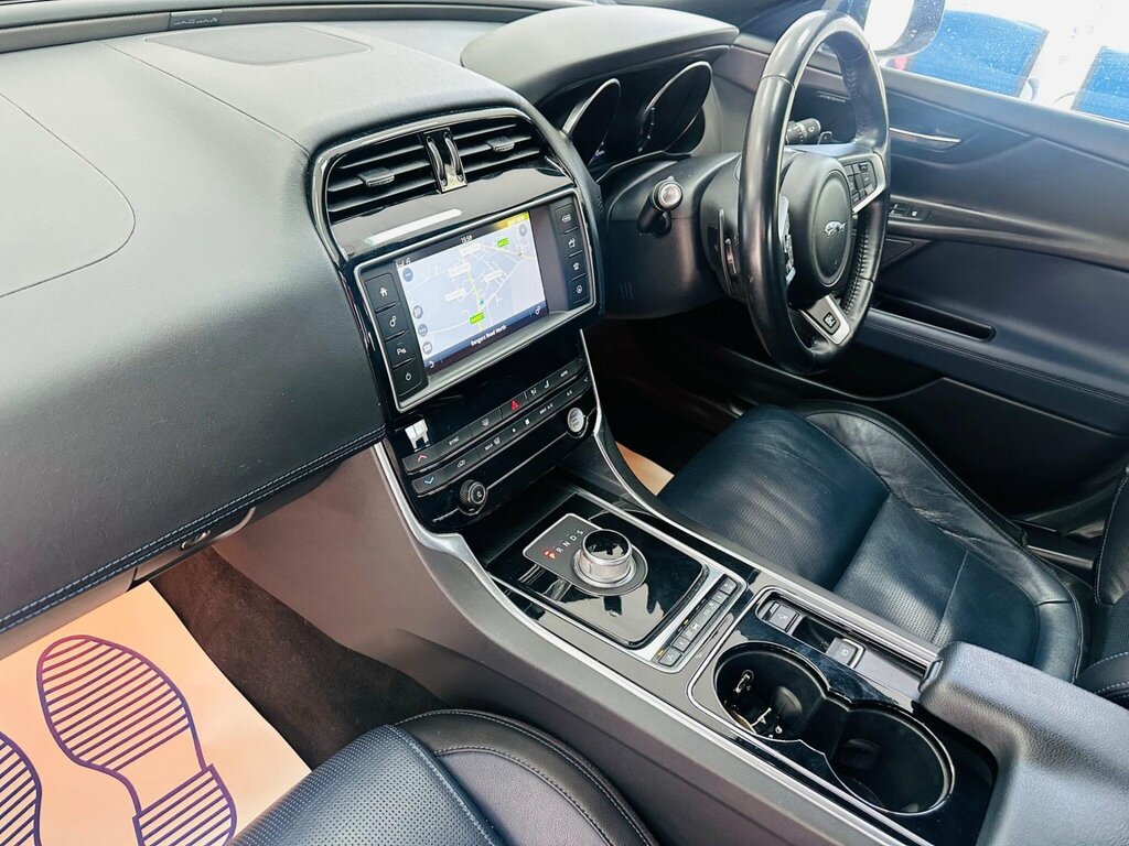 Jaguar XE 2.0D Prestige Saloon Red #30