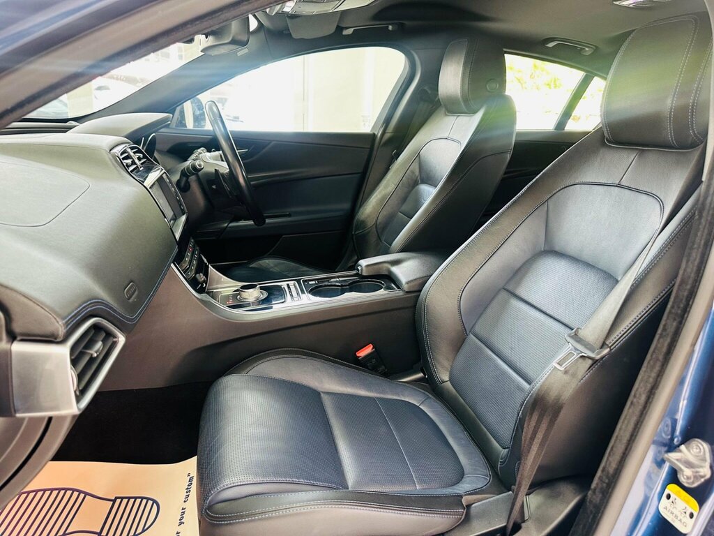 Jaguar XE 2.0D Prestige Saloon Red #41