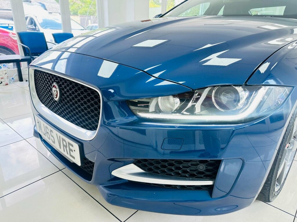 Jaguar XE 2.0D Prestige Saloon Red #27