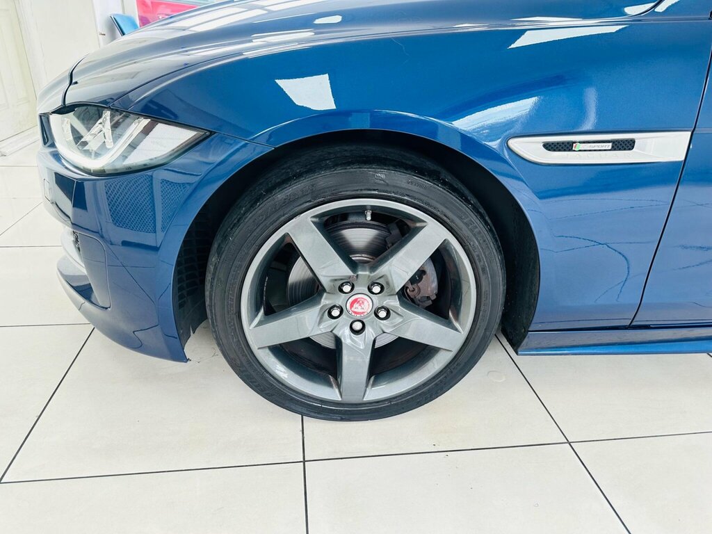 Jaguar XE 2.0D Prestige Saloon Red #10