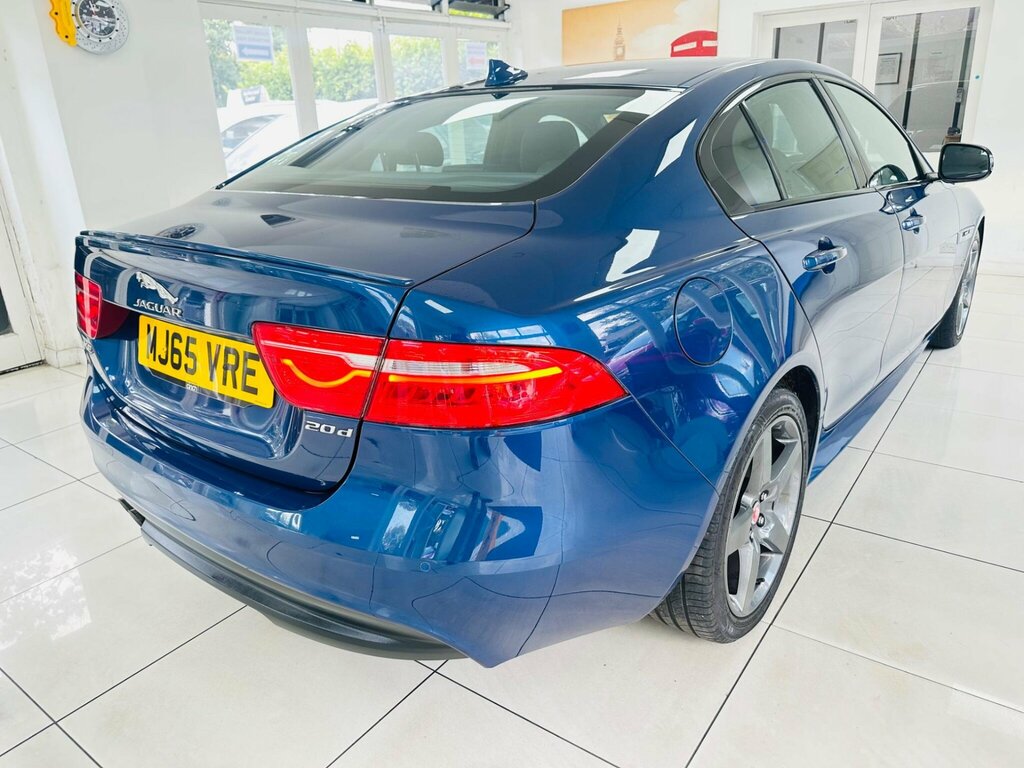 Jaguar XE 2.0D Prestige Saloon Red #25