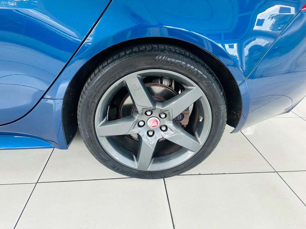Jaguar XE 2.0D Prestige Saloon Red #11