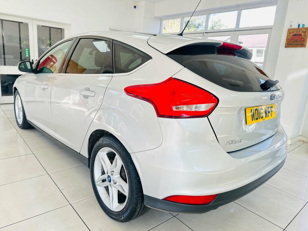 Ford Focus 1.5 Tdci 120 Zetec Navigation Estate 5-Door White #21