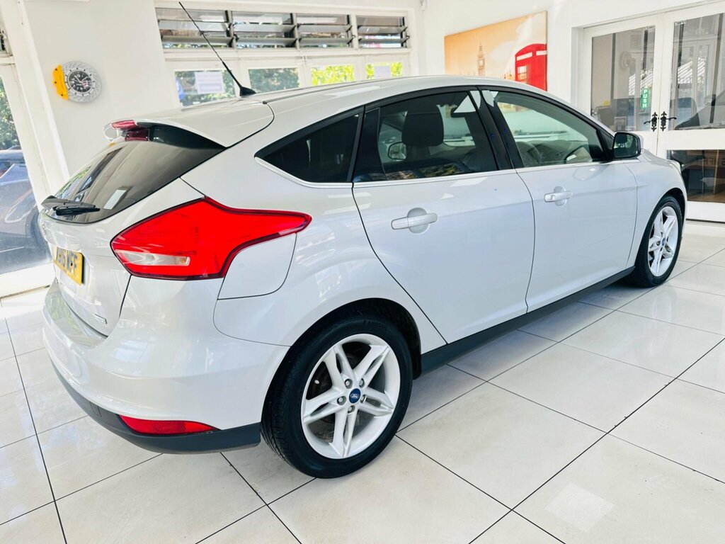 Ford Focus 1.5 Tdci 120 Zetec Navigation Estate 5-Door White #23