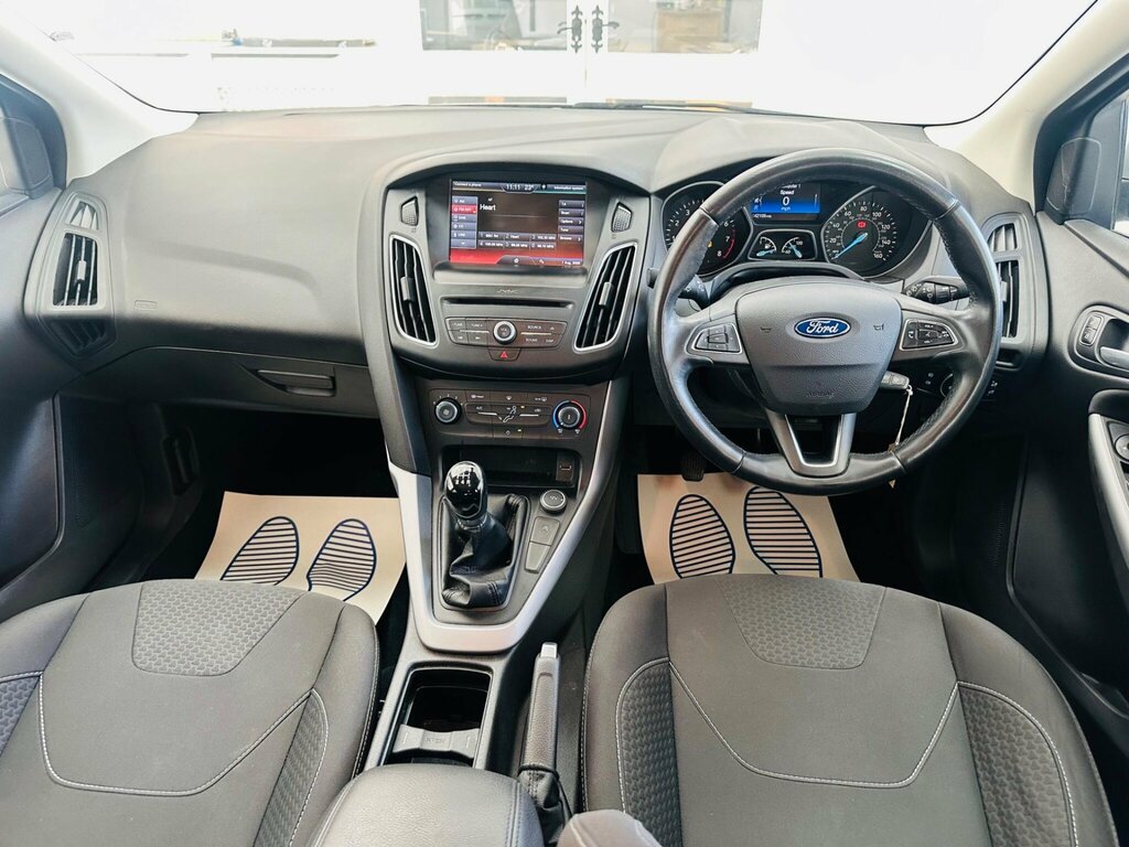 Ford Focus 1.5 Tdci 120 Zetec Navigation Estate 5-Door White #3