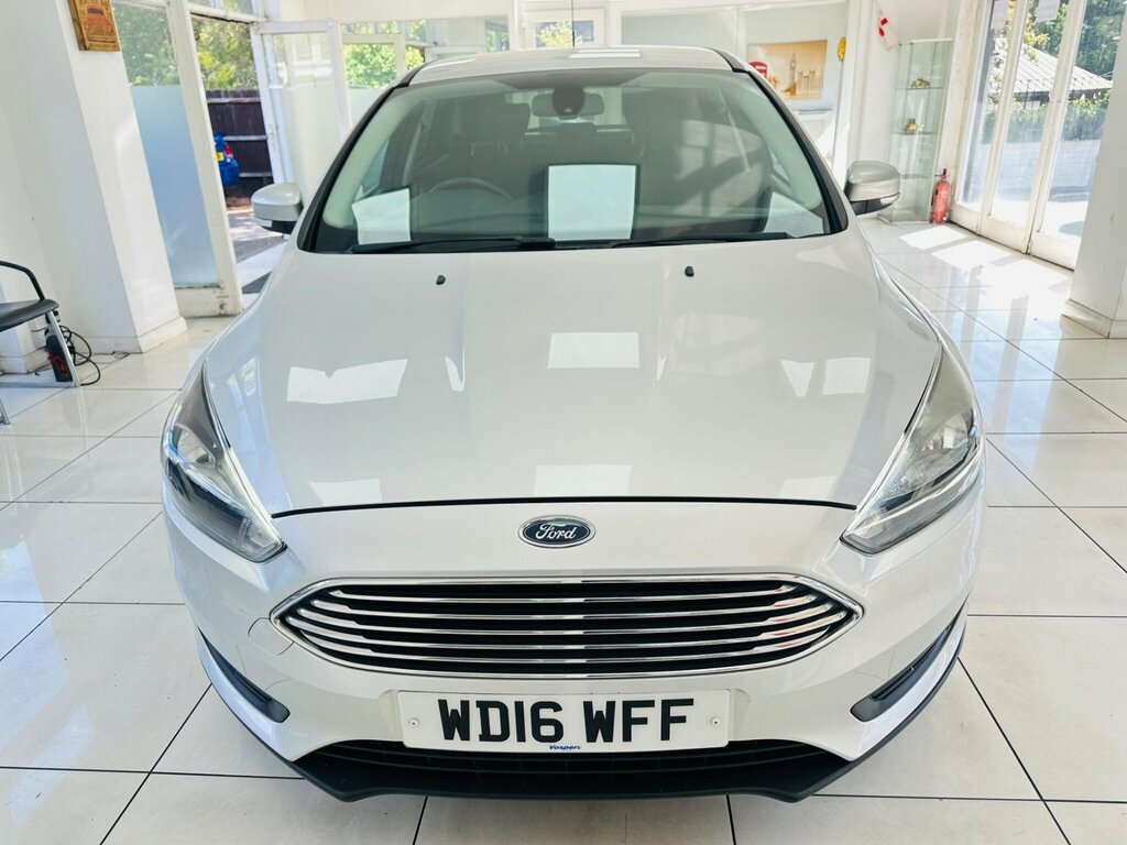 Ford Focus 1.5 Tdci 120 Zetec Navigation Estate 5-Door White #2