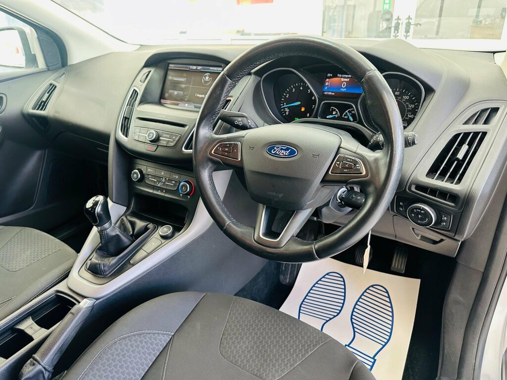 Ford Focus 1.5 Tdci 120 Zetec Navigation Estate 5-Door White #18