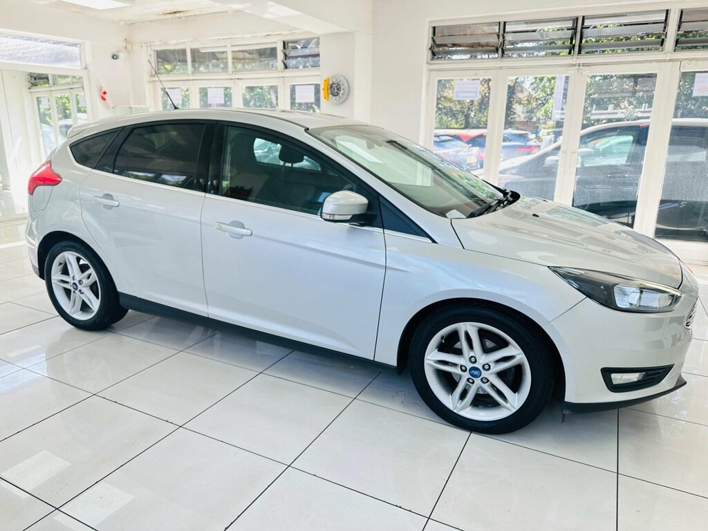 Ford Focus 1.5 Tdci 120 Zetec Navigation Estate 5-Door White #15