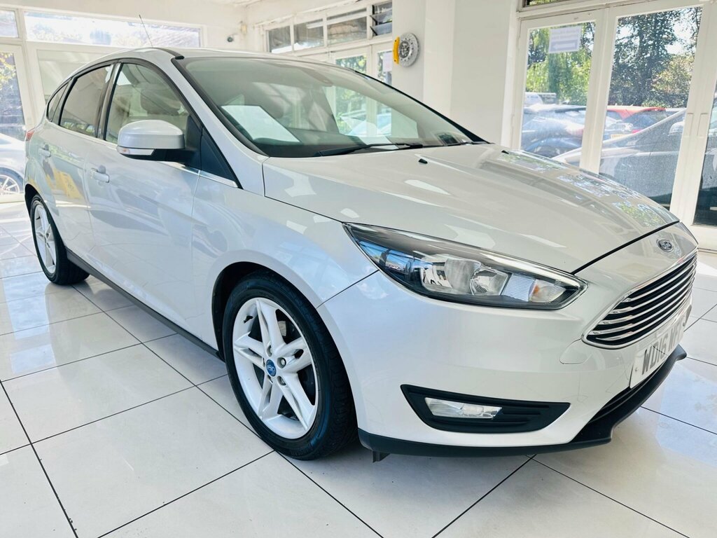 Ford Focus 1.5 Tdci 120 Zetec Navigation Estate 5-Door White #1