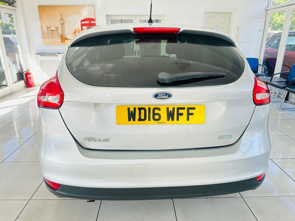 Ford Focus 1.5 Tdci 120 Zetec Navigation Estate 5-Door White #6