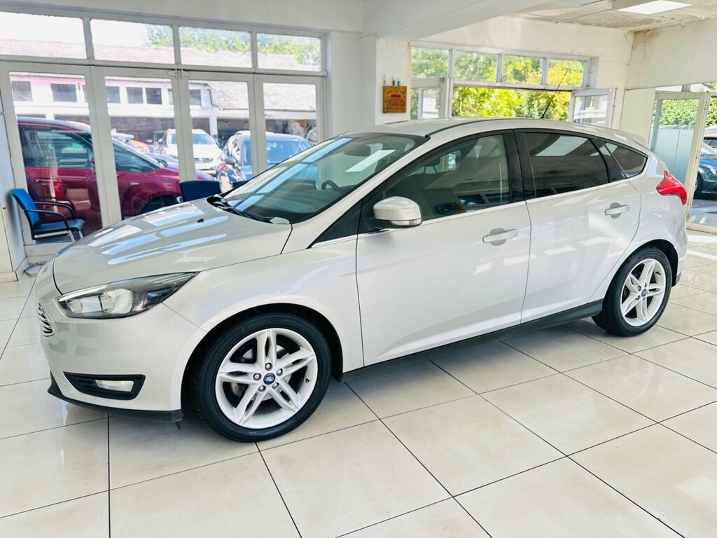 Ford Focus 1.5 Tdci 120 Zetec Navigation Estate 5-Door White #19
