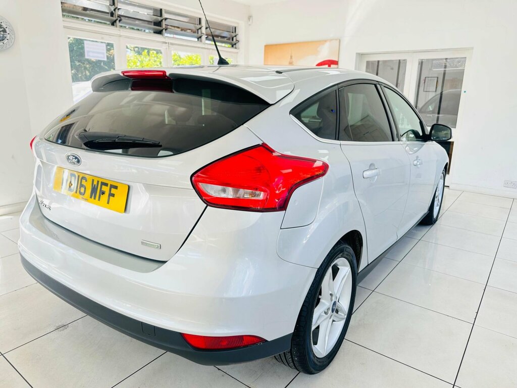 Ford Focus 1.5 Tdci 120 Zetec Navigation Estate 5-Door White #25