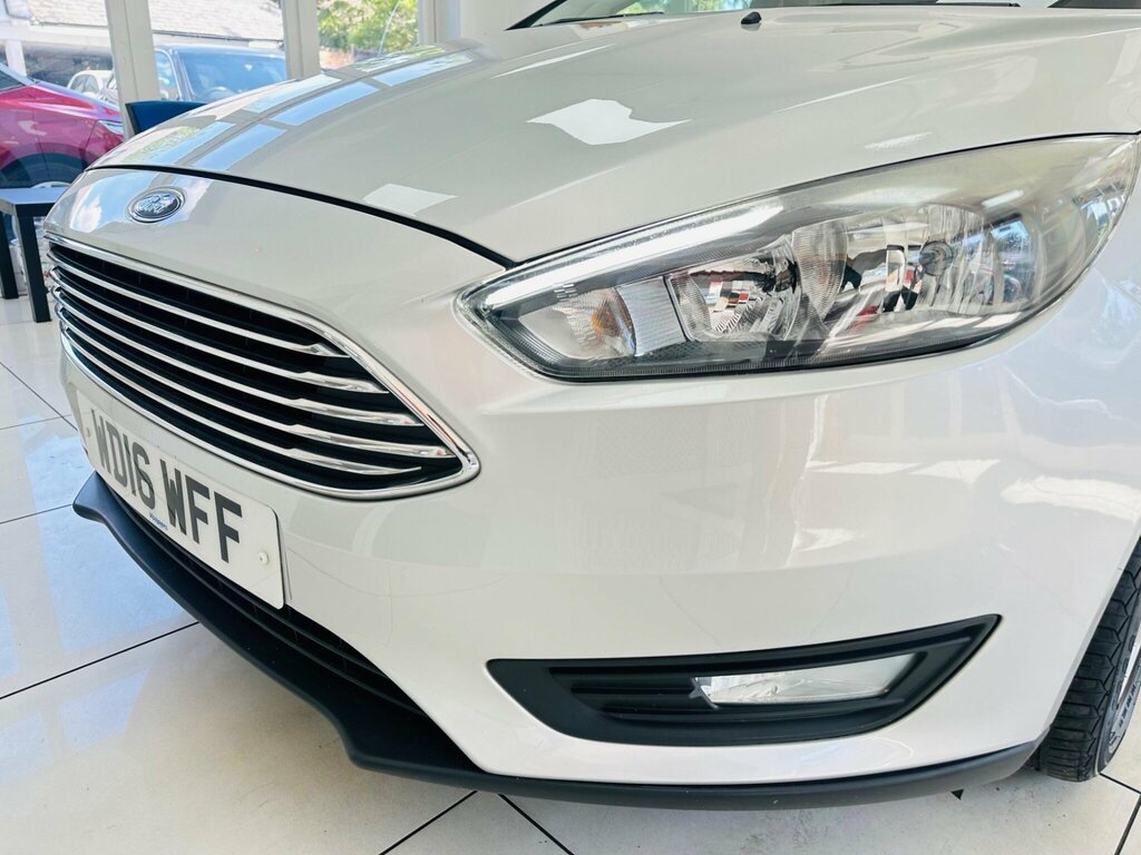Ford Focus 1.5 Tdci 120 Zetec Navigation Estate 5-Door White #33
