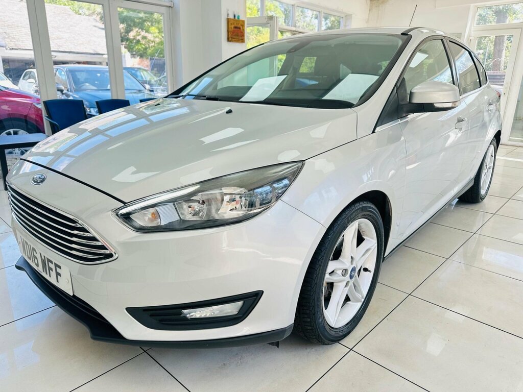 Ford Focus 1.5 Tdci 120 Zetec Navigation Estate 5-Door White #5