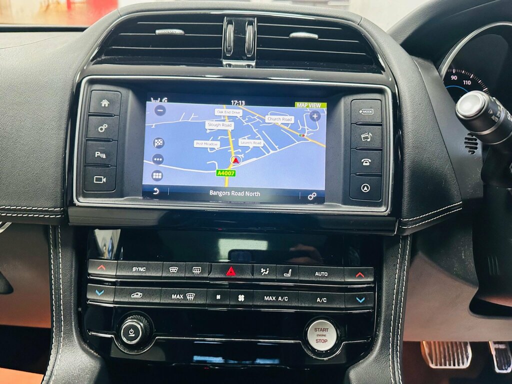Jaguar F-Pace 2.0D Portfolio Awd 180 Bhp Glass Sunroof Sa Blue #23